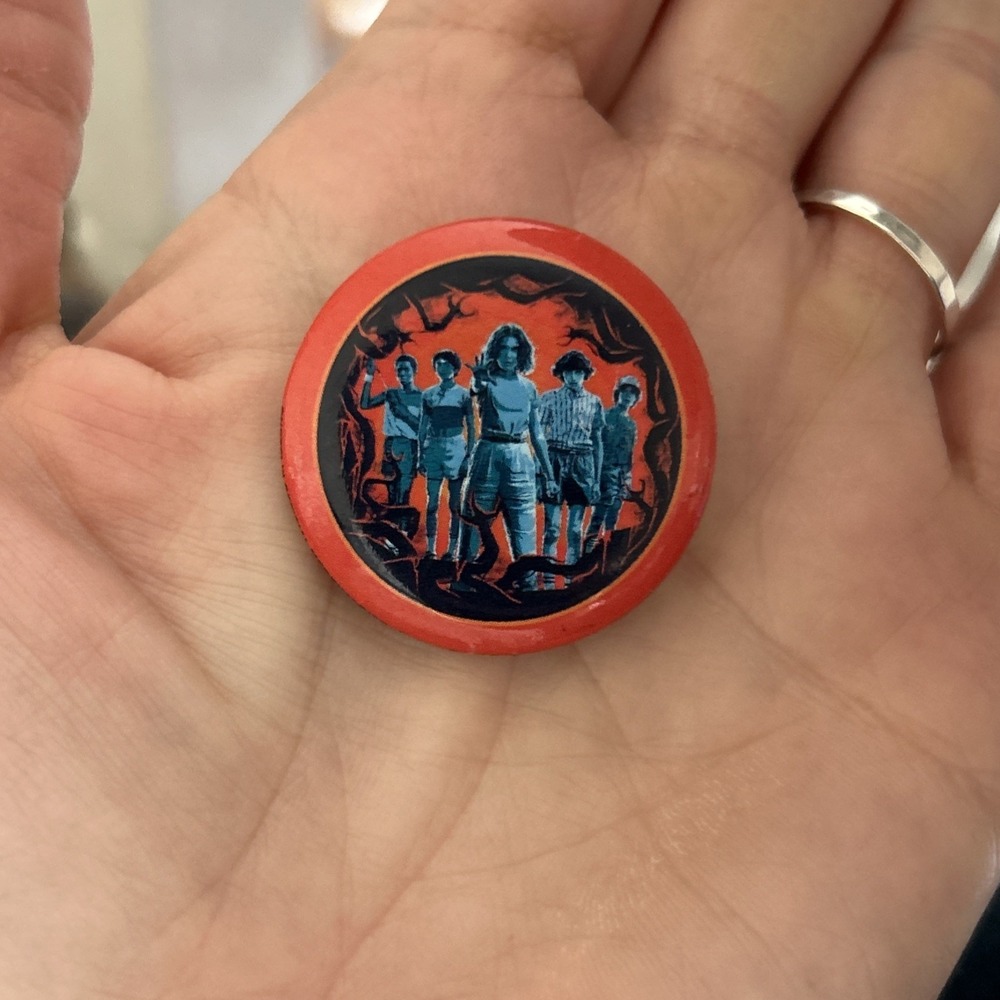 Stranger Things‎ Netflix Button Pin - Picture 3 of 5